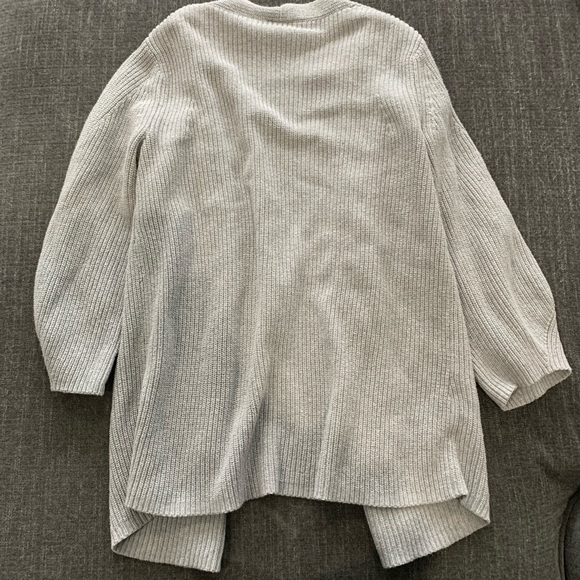 SOLD Ann Taylor Cardigan - Picture 4 of 4